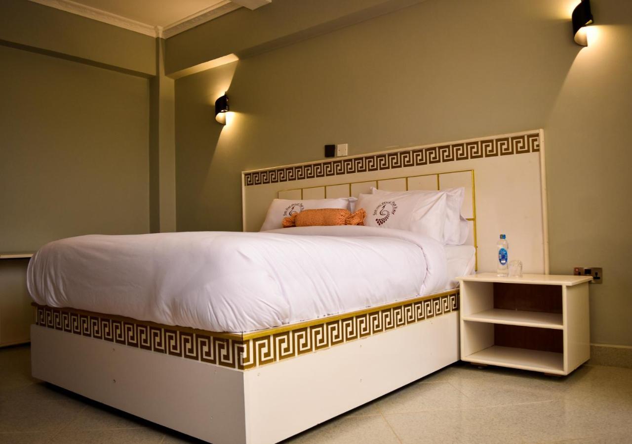 Good Putt Hotel Накуру Экстерьер фото